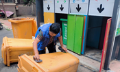 管城区：垃圾桶刷一刷 社区更整洁