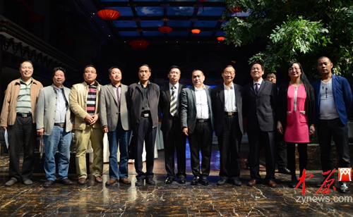 与会领导及嘉宾合影_副本.jpg
