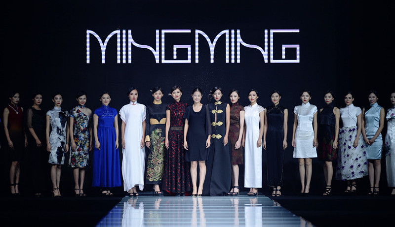 中原国际时装周MINGMING品牌发布会上演优雅国服秀