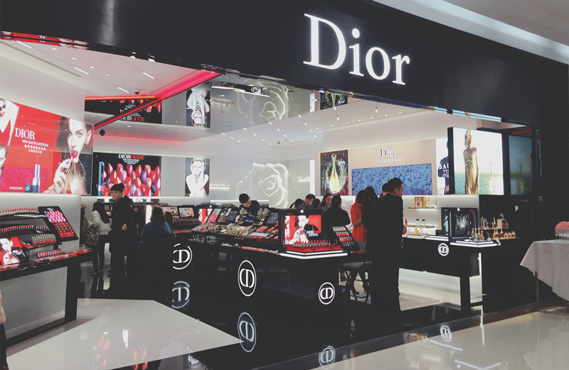 郑州国贸360广场Dior迪奥后台彩妆概念精品店盛大揭幕