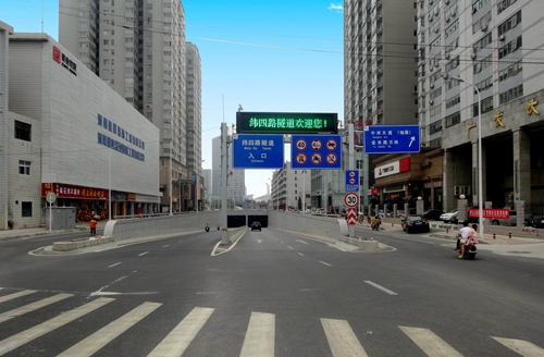 郑州发展投资集团有限公司承建的纬四路下穿隧道工程已经建成通车_副本.jpg
